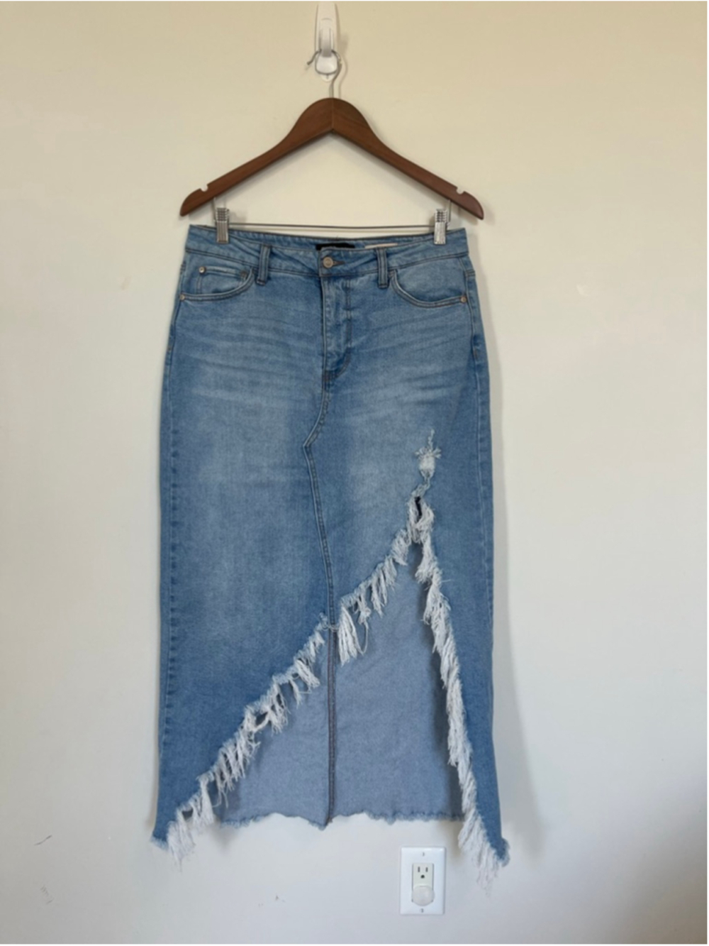 BCBGeneration Light Blue Fray Slit Maxi Denim Skirt Size 28 Festival Date Night